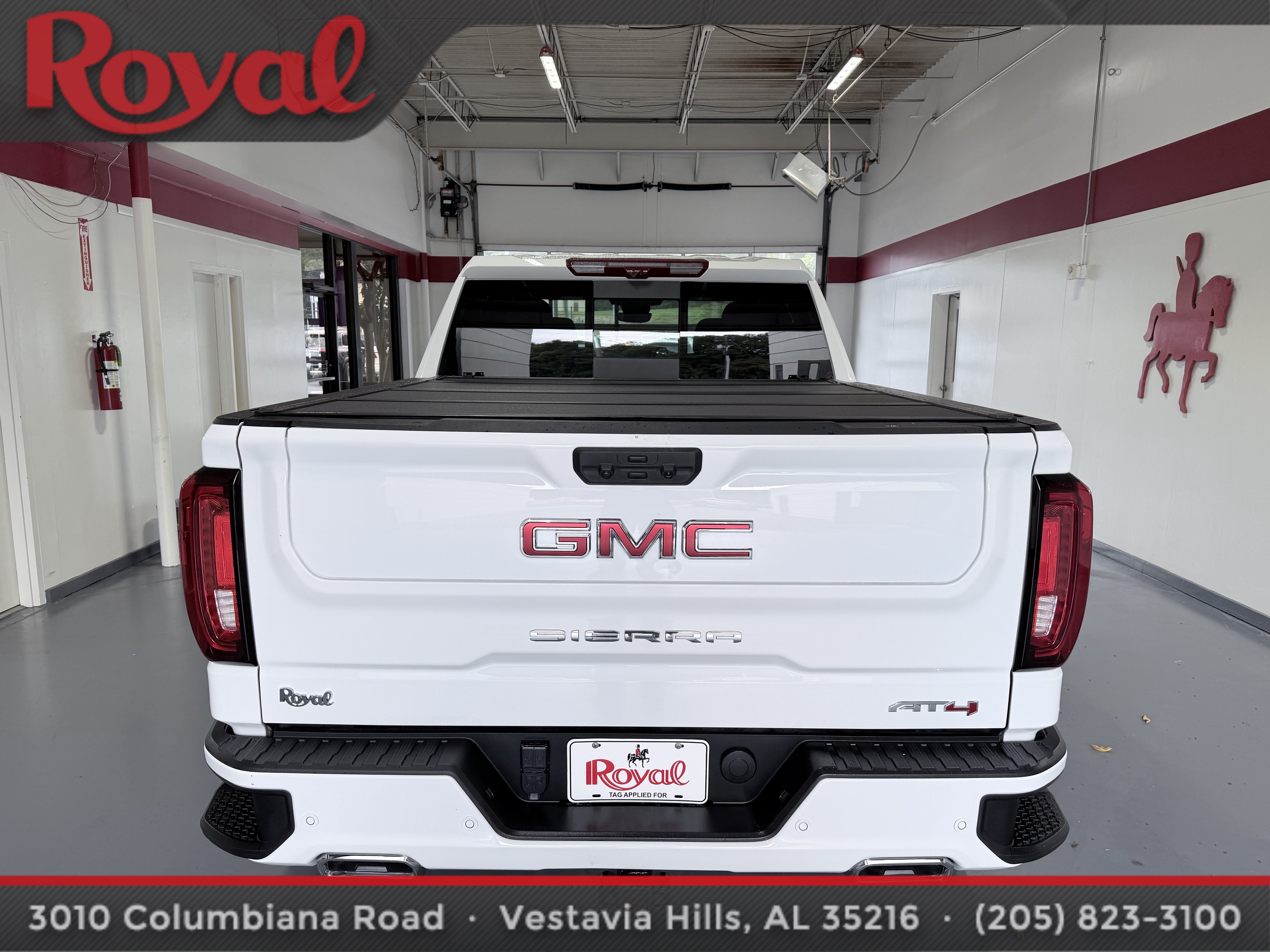 Used 2025 GMC Sierra 1500 AT4 w/ AT4 Premium Package AWD/4WD image 5