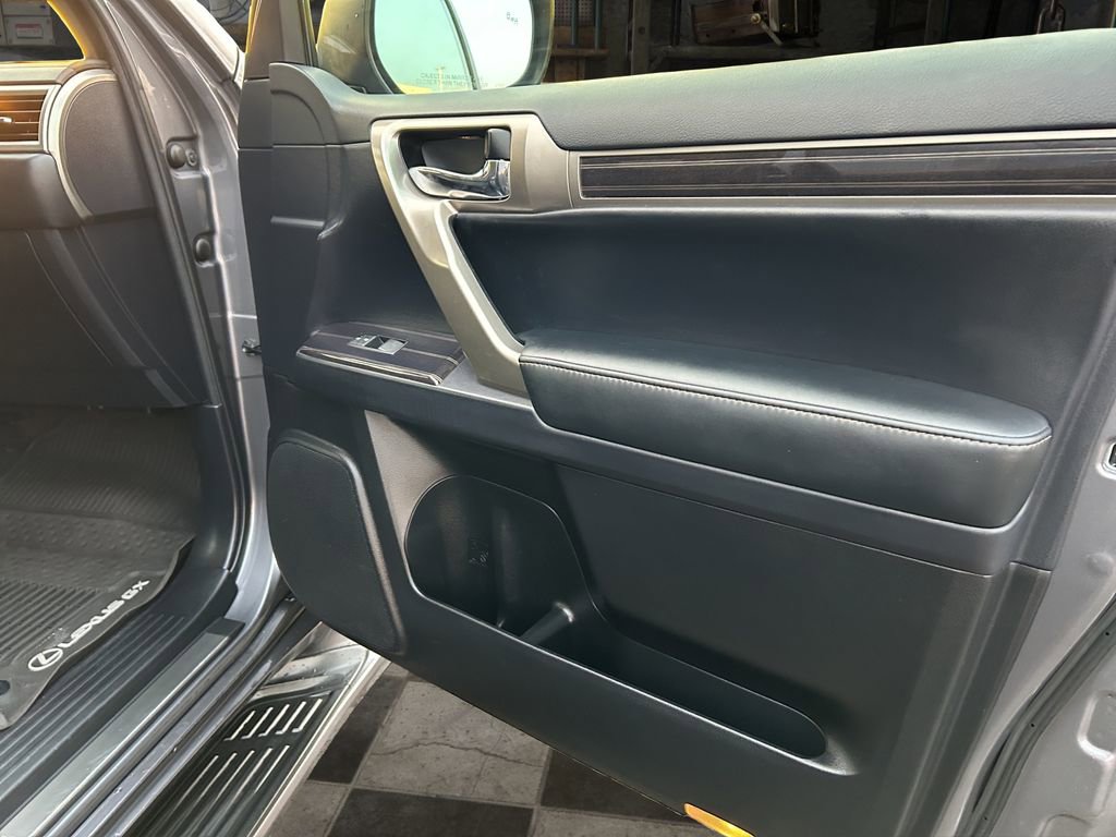 Used 2020 Lexus GX 460 Premium image 17