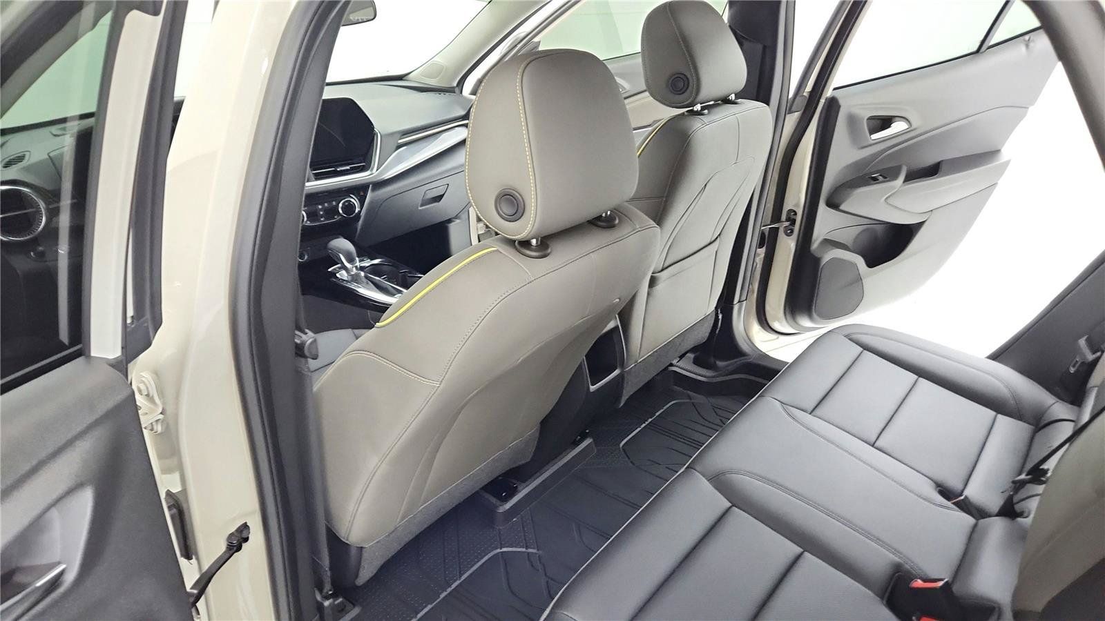 Used 2026 Chevrolet Trax ACTIV FWD image 23
