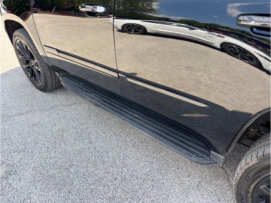 Used 2019 Cadillac Escalade Luxury w/ Escalade Sport Edition AWD/4WD image 16