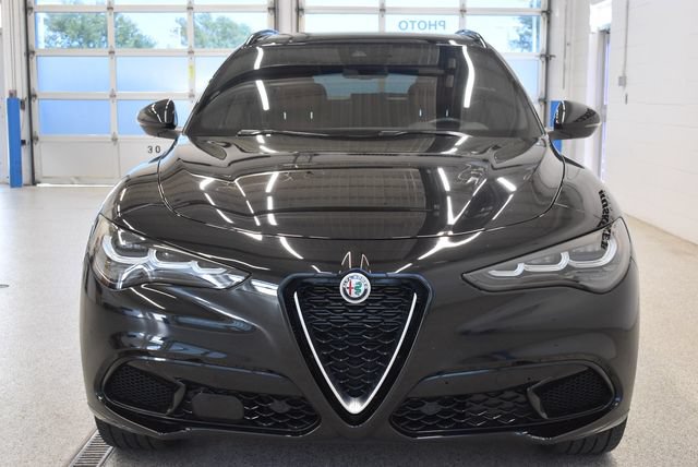 Used 2024 Alfa Romeo Stelvio Ti w/ Performance Driving Package AWD/4WD image 3