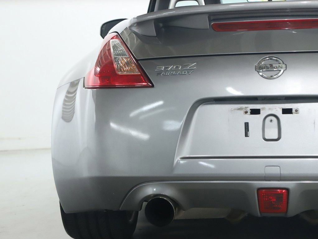 Used 2010 Nissan 370Z Roadster RWD image 41