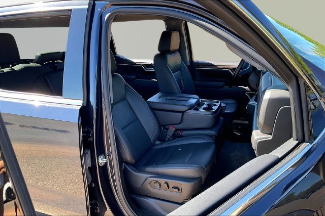 Used 2025 GMC Sierra 1500 SLT AWD/4WD image 19