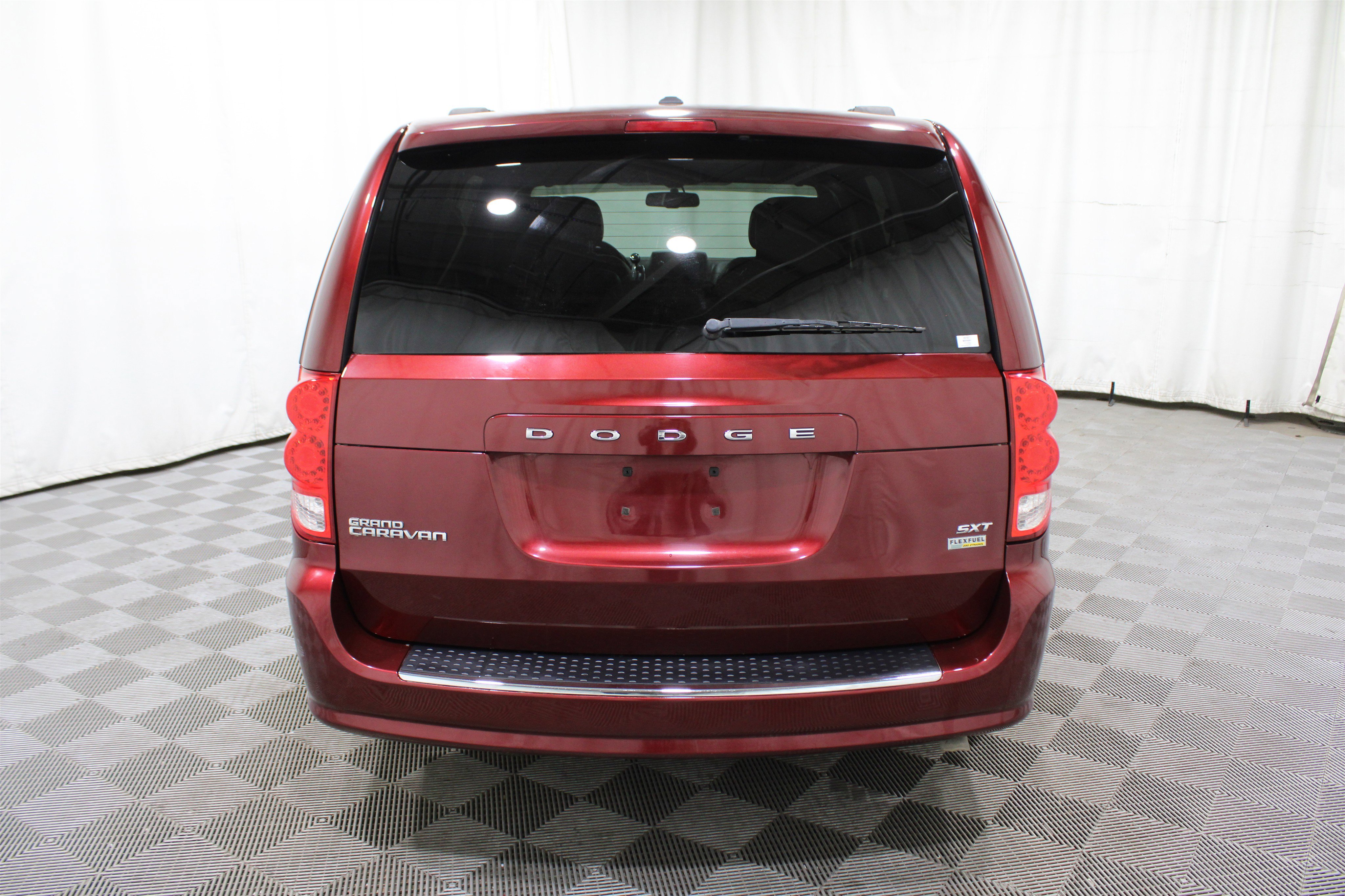 Used 2017 Dodge Grand Caravan SXT image 27