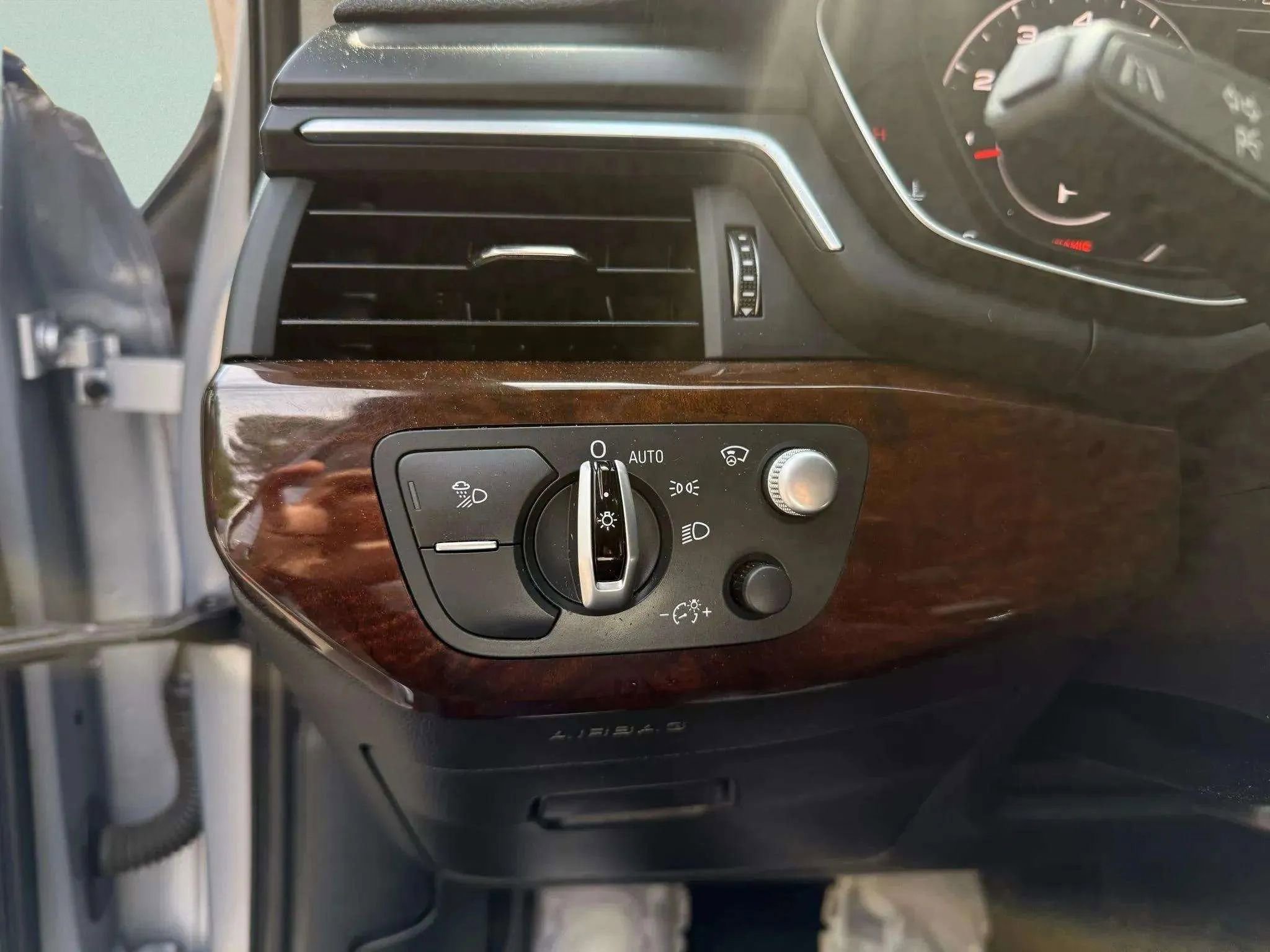 Used 2018 Audi A4 2.0T allroad Prestige w/ Prestige Package image 17