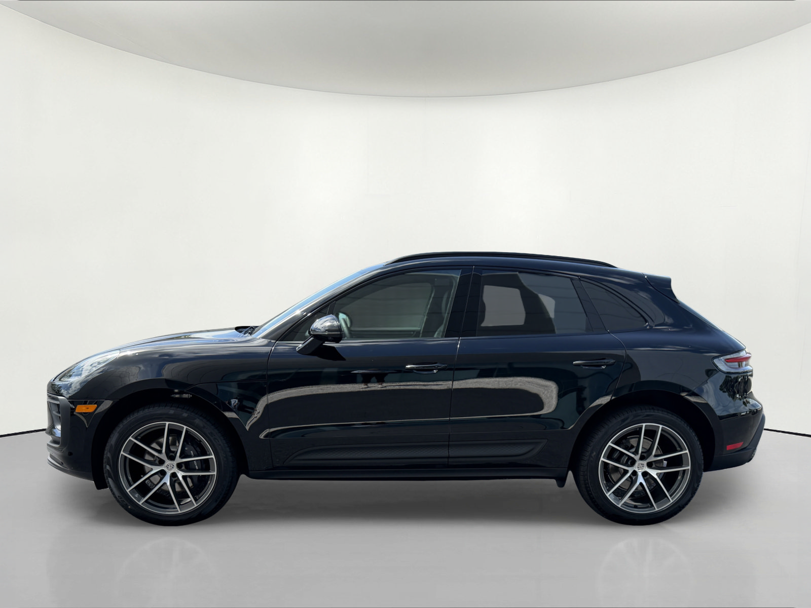 New 2026 Porsche Macan AWD/4WD image 2