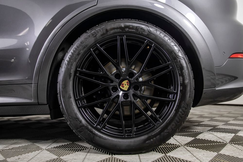 Used 2024 Porsche Cayenne Turbo AWD/4WD image 40