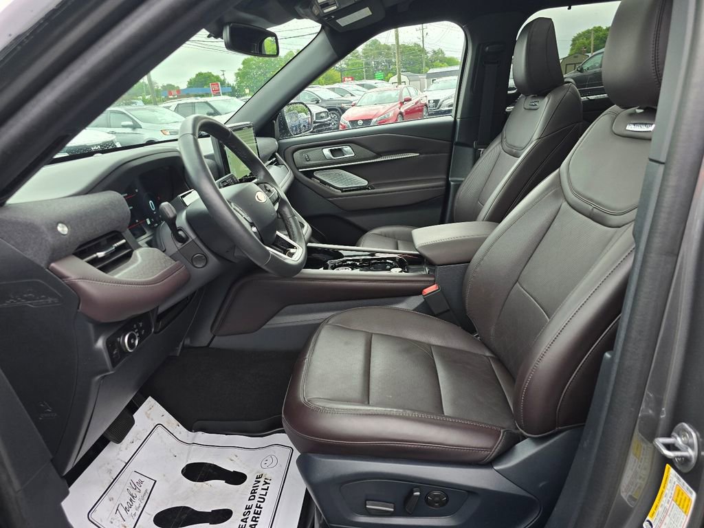 Used 2025 Ford Explorer Platinum AWD/4WD image 9