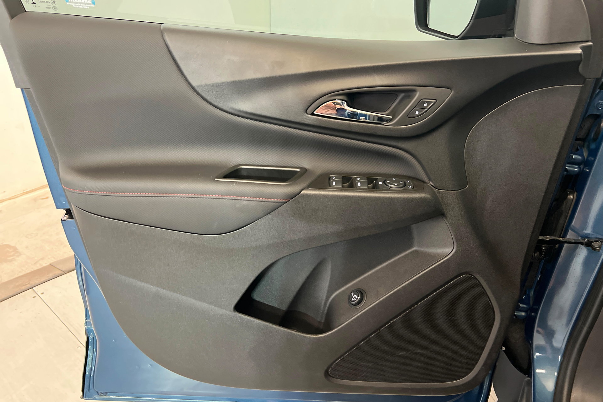 Used 2024 Chevrolet Equinox RS FWD image 15