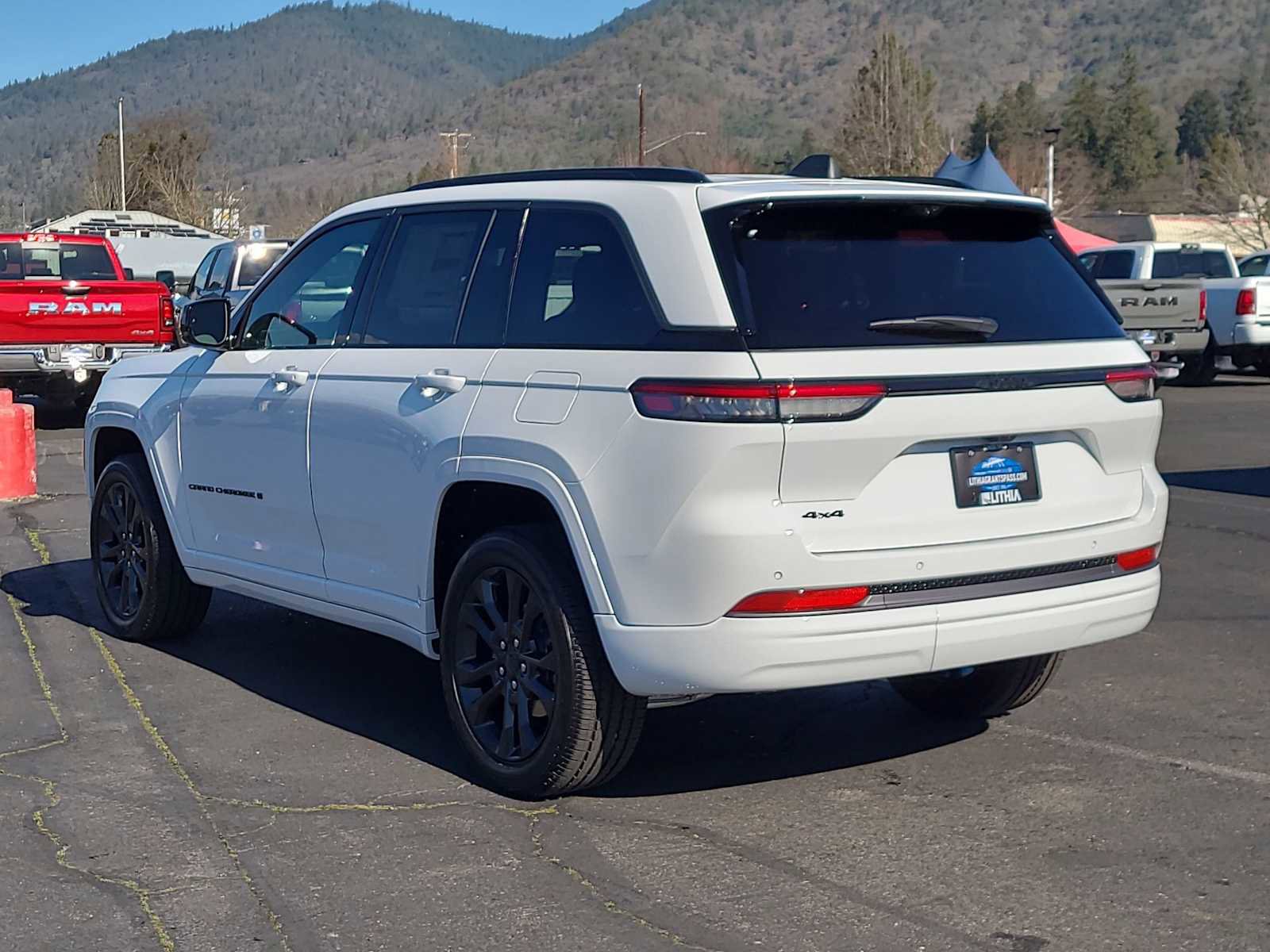 New 2026 Jeep Grand Cherokee Limited AWD/4WD image 12