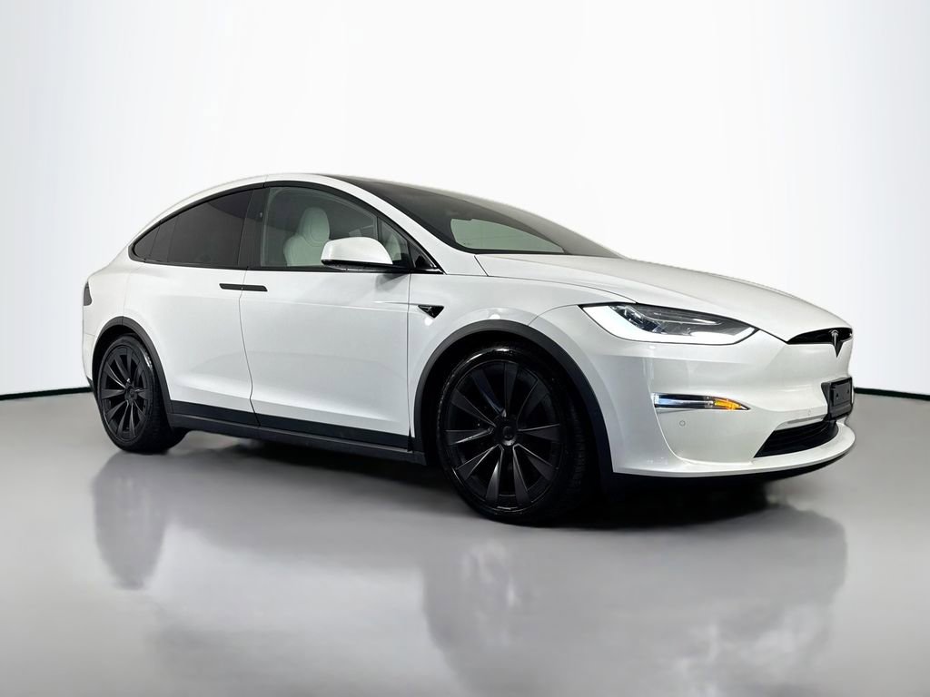 Used 2022 Tesla Model X Plaid image 3