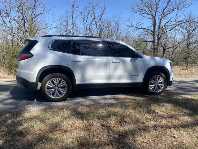 Used 2025 GMC Acadia Elevation w/ Elevation Premium Package image 9