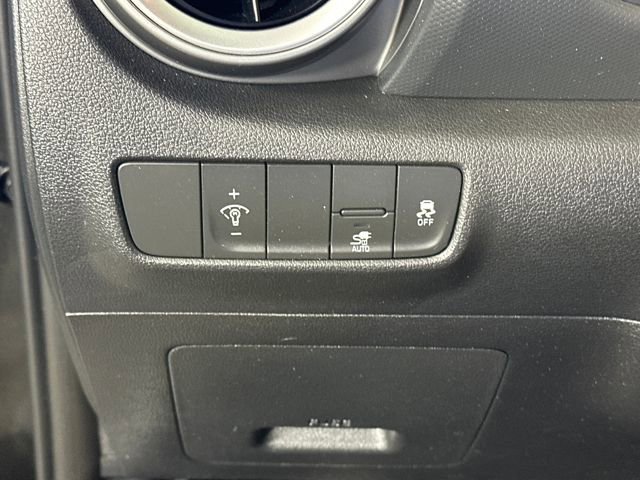 Used 2023 Hyundai Kona SE image 19