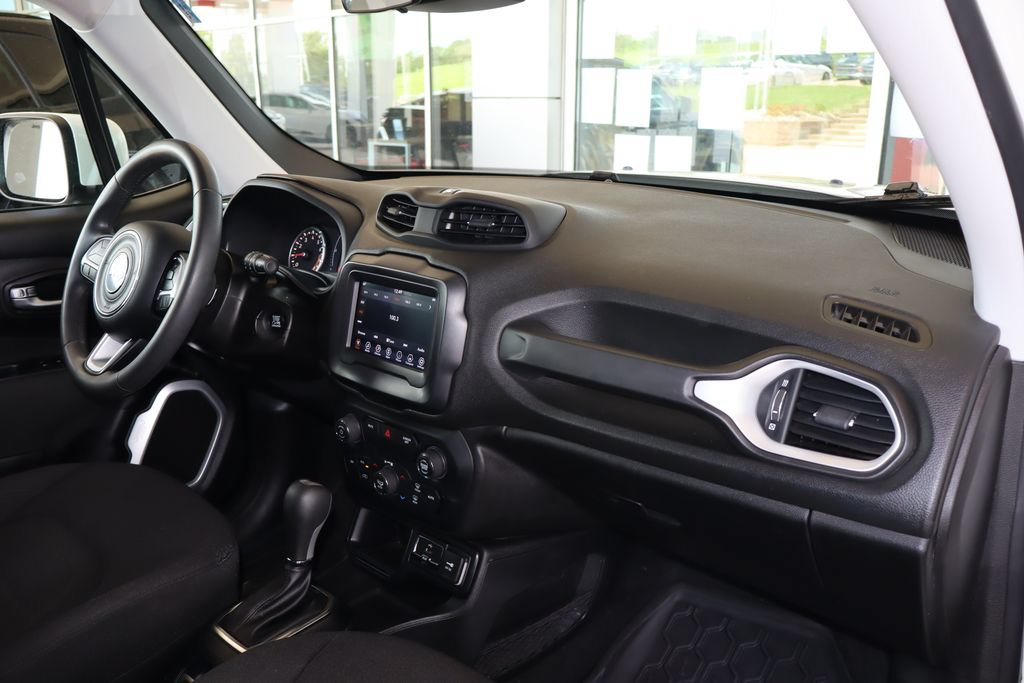 Used 2019 Jeep Renegade Latitude FWD image 43