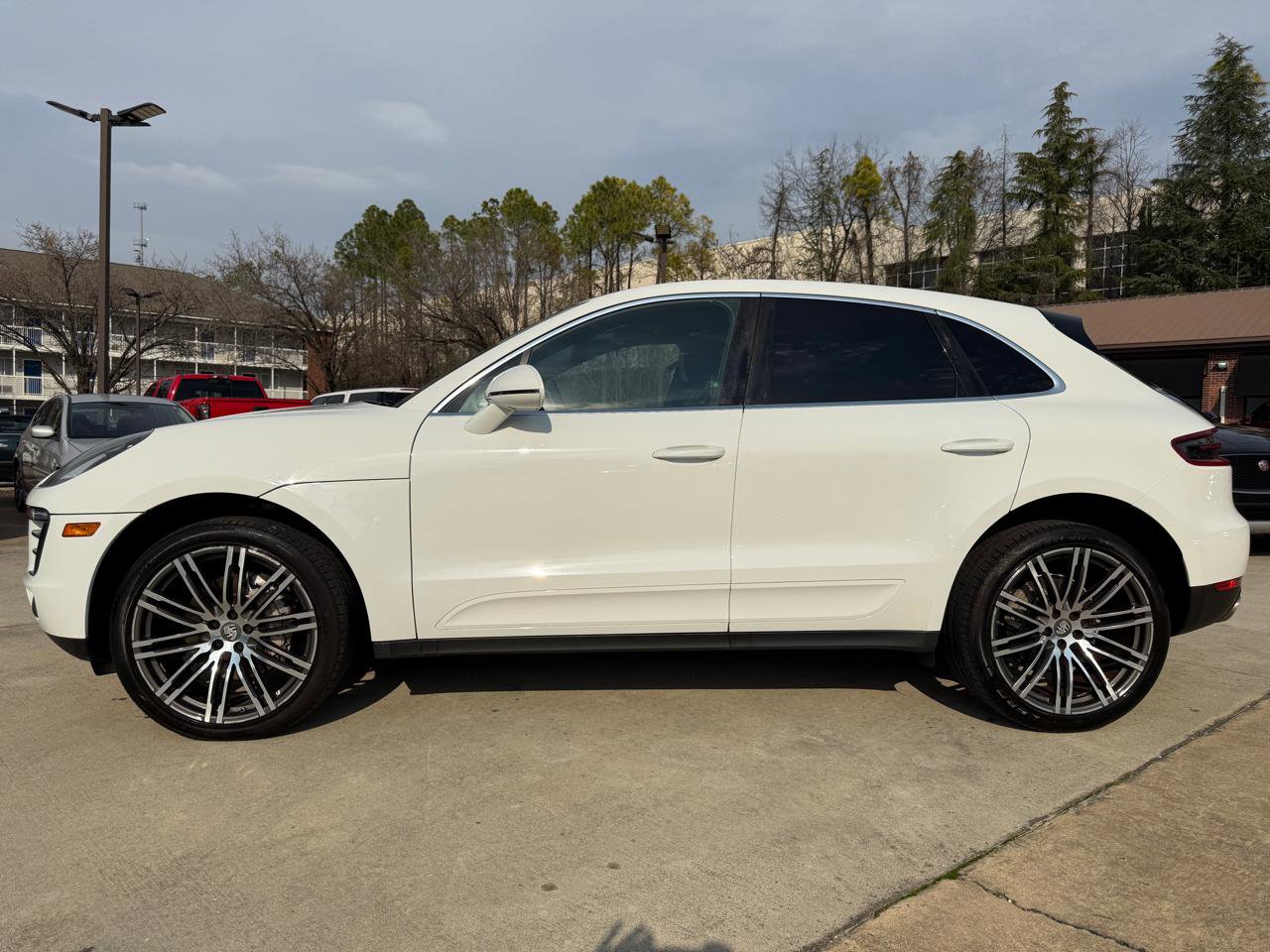 Used 2017 Porsche Macan S image 2