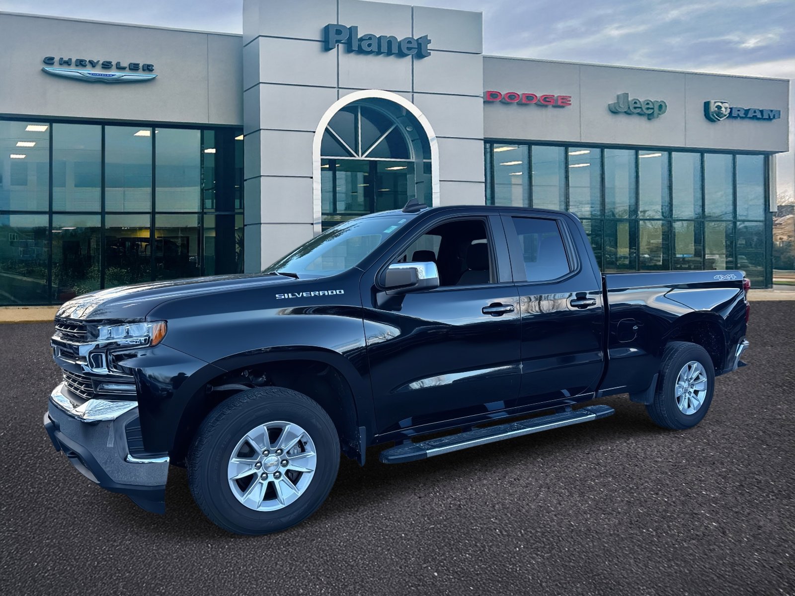 Used 2020 Chevrolet Silverado 1500 LT w/ Trailering Package image 4