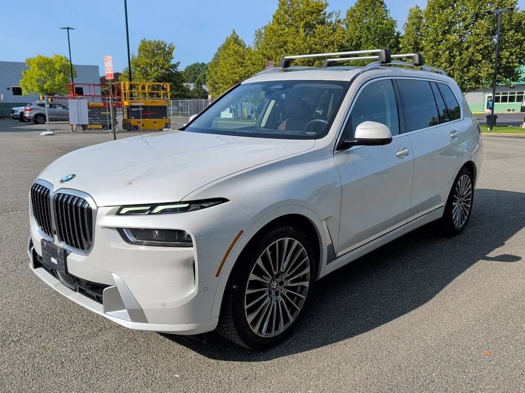 Used 2023 BMW X7 xDrive40i w/ Executive Package AWD/4WD image 3