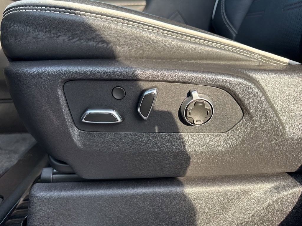 Used 2024 GMC Sierra 2500 AT4X image 11