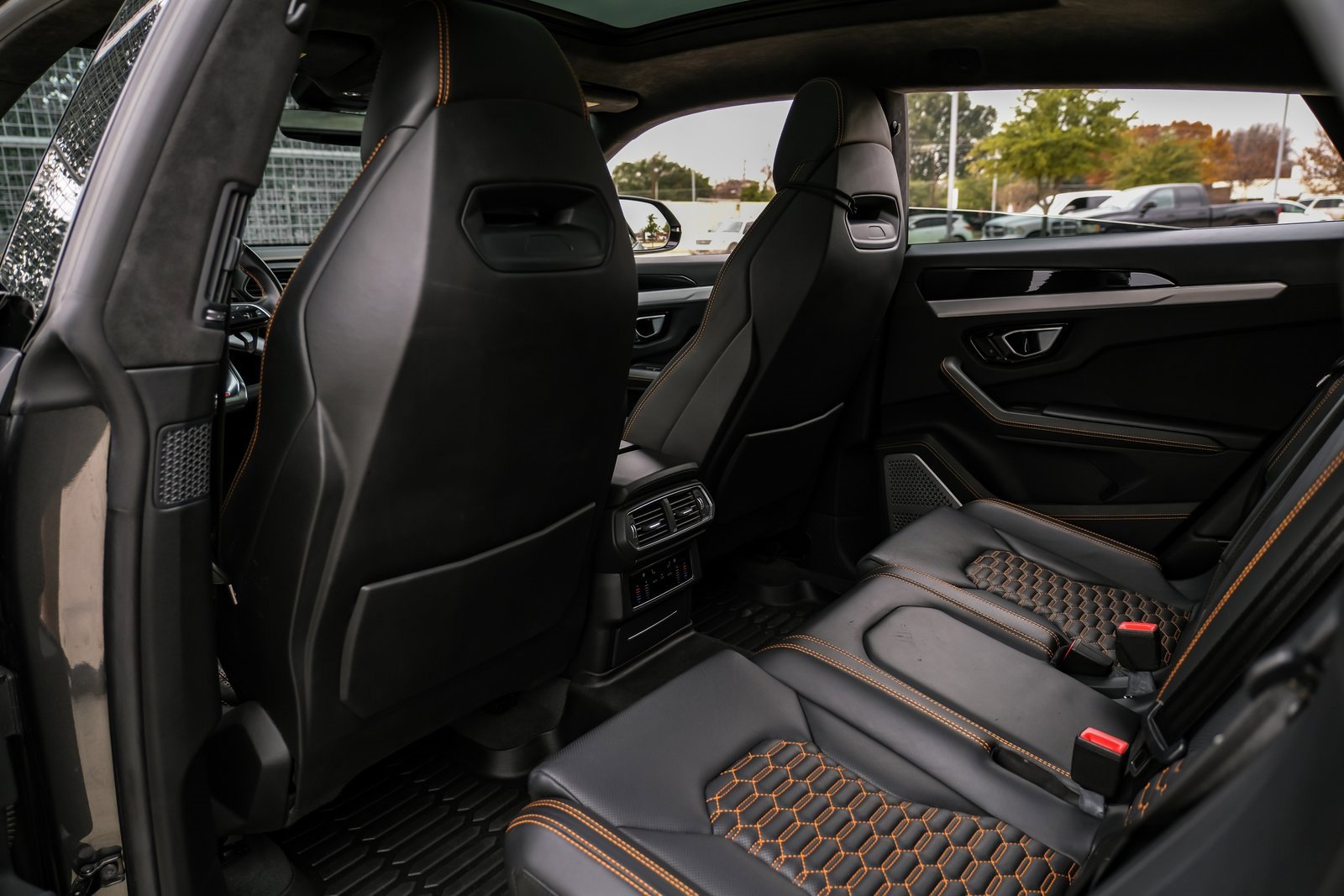 Used 2020 Lamborghini Urus image 39