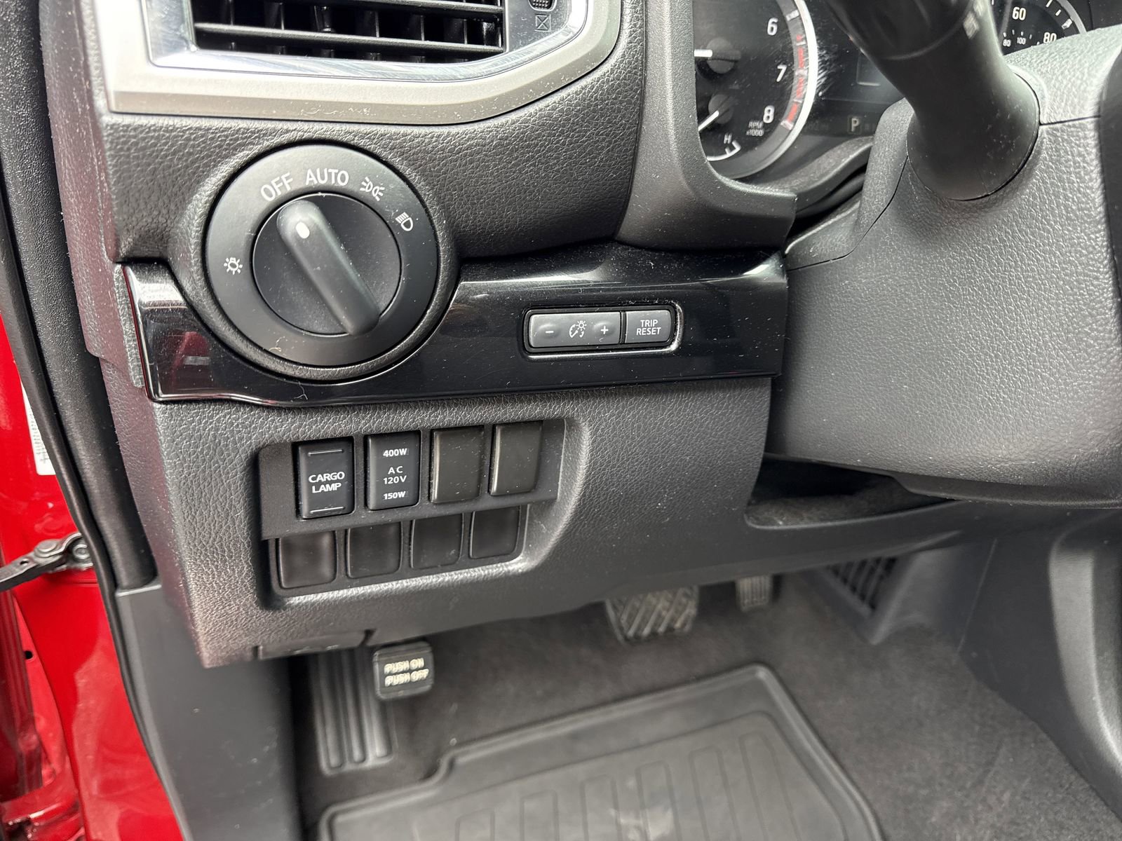 Used 2020 Nissan Titan SV w/ SV Convenience Package image 16