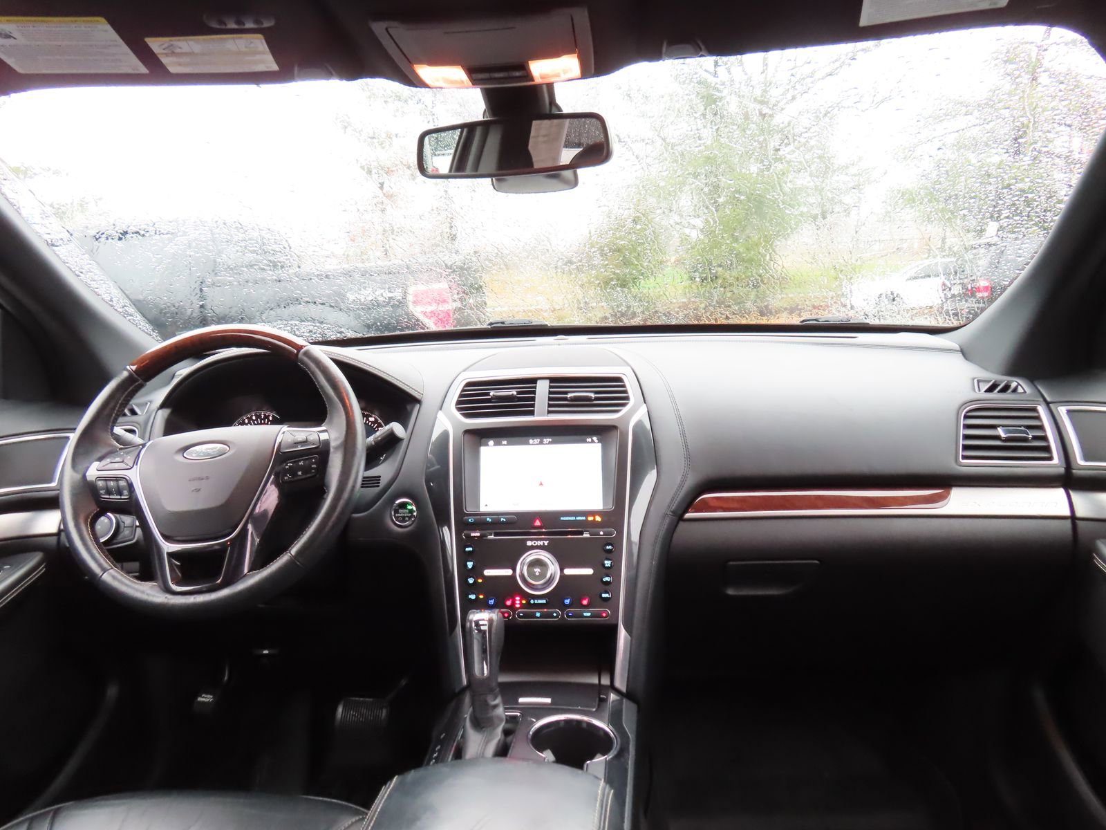 Used 2017 Ford Explorer Platinum image 16