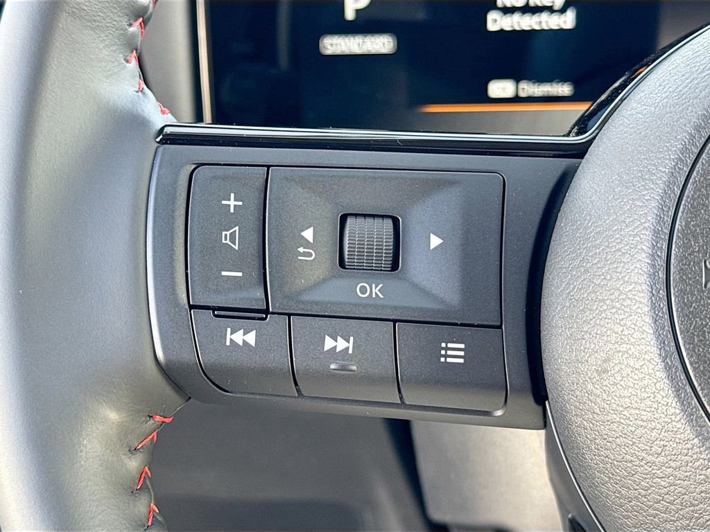 Used 2025 Nissan Kicks SR image 10