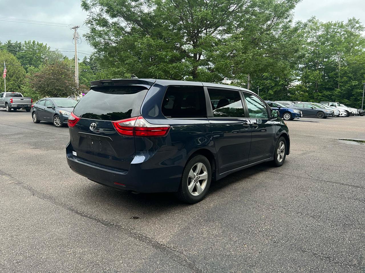 Used 2020 Toyota Sienna L FWD image 5