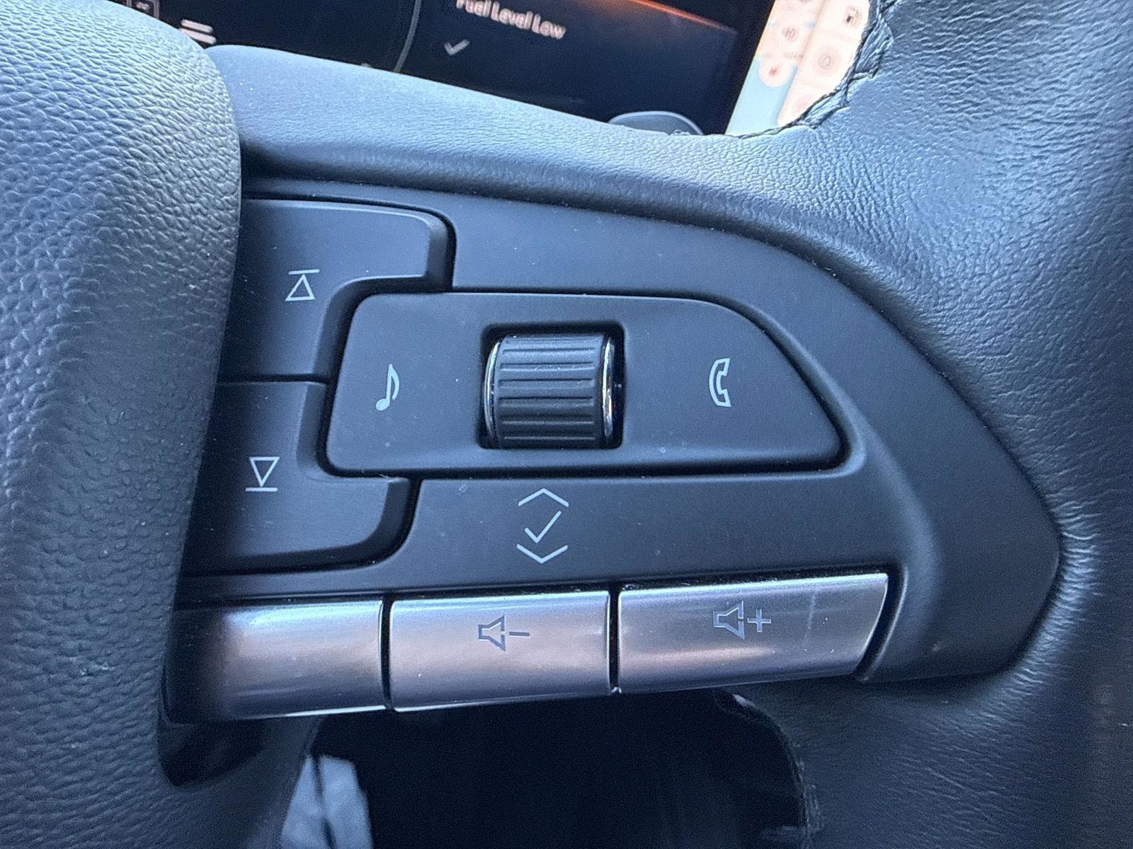 Used 2025 Cadillac XT4 Premium Luxury image 20