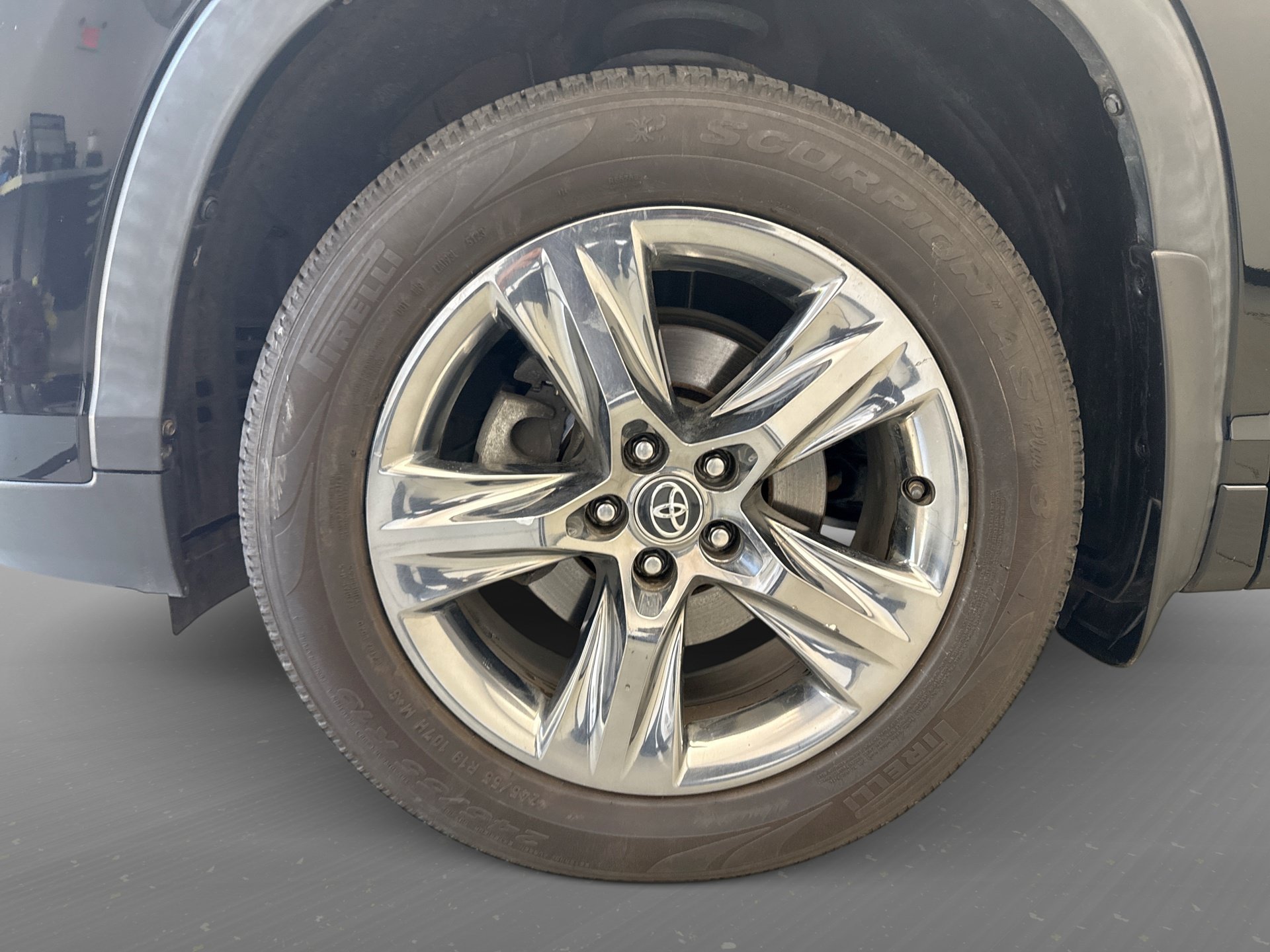 Used 2019 Toyota Highlander Limited Platinum AWD/4WD image 24