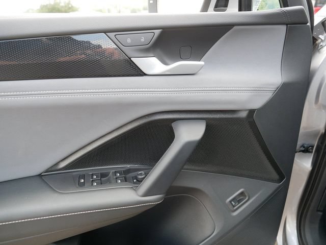 Certified 2025 Volkswagen Tiguan SE AWD/4WD image 16