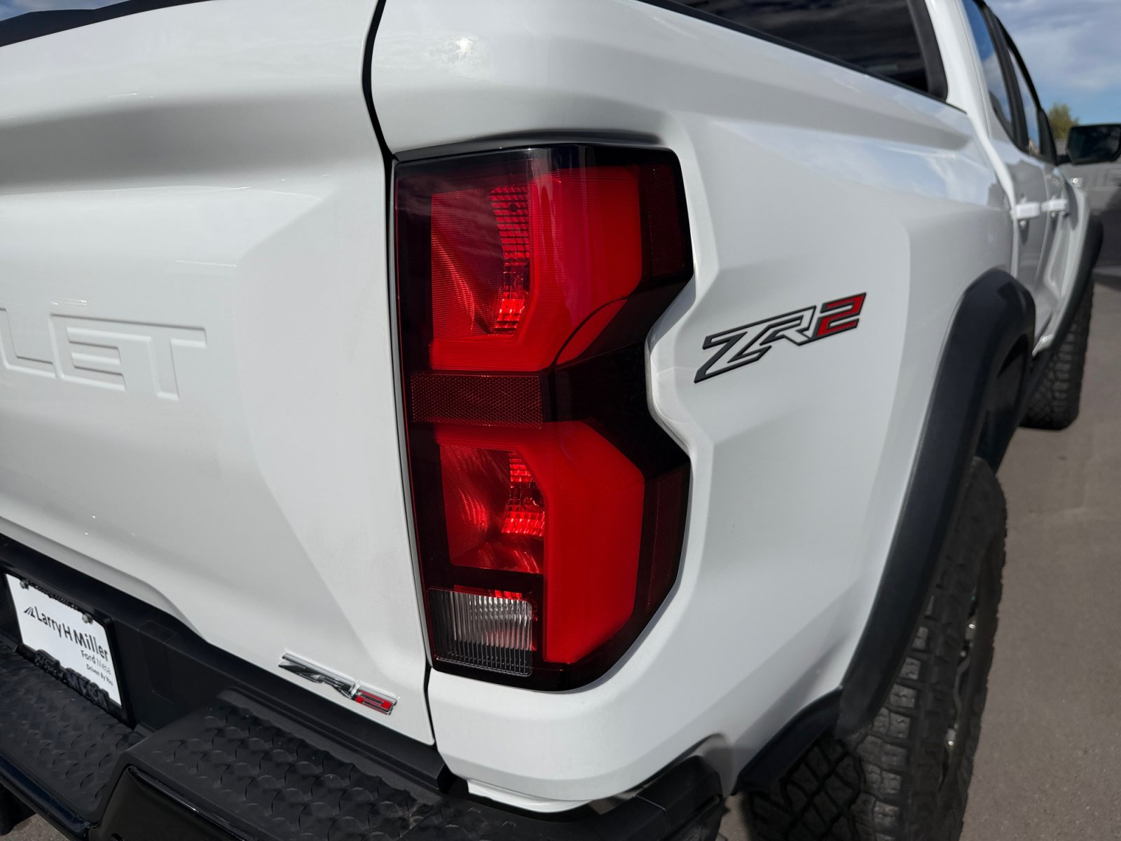 Used 2024 Chevrolet Colorado ZR2 w/ Technology Package AWD/4WD image 30