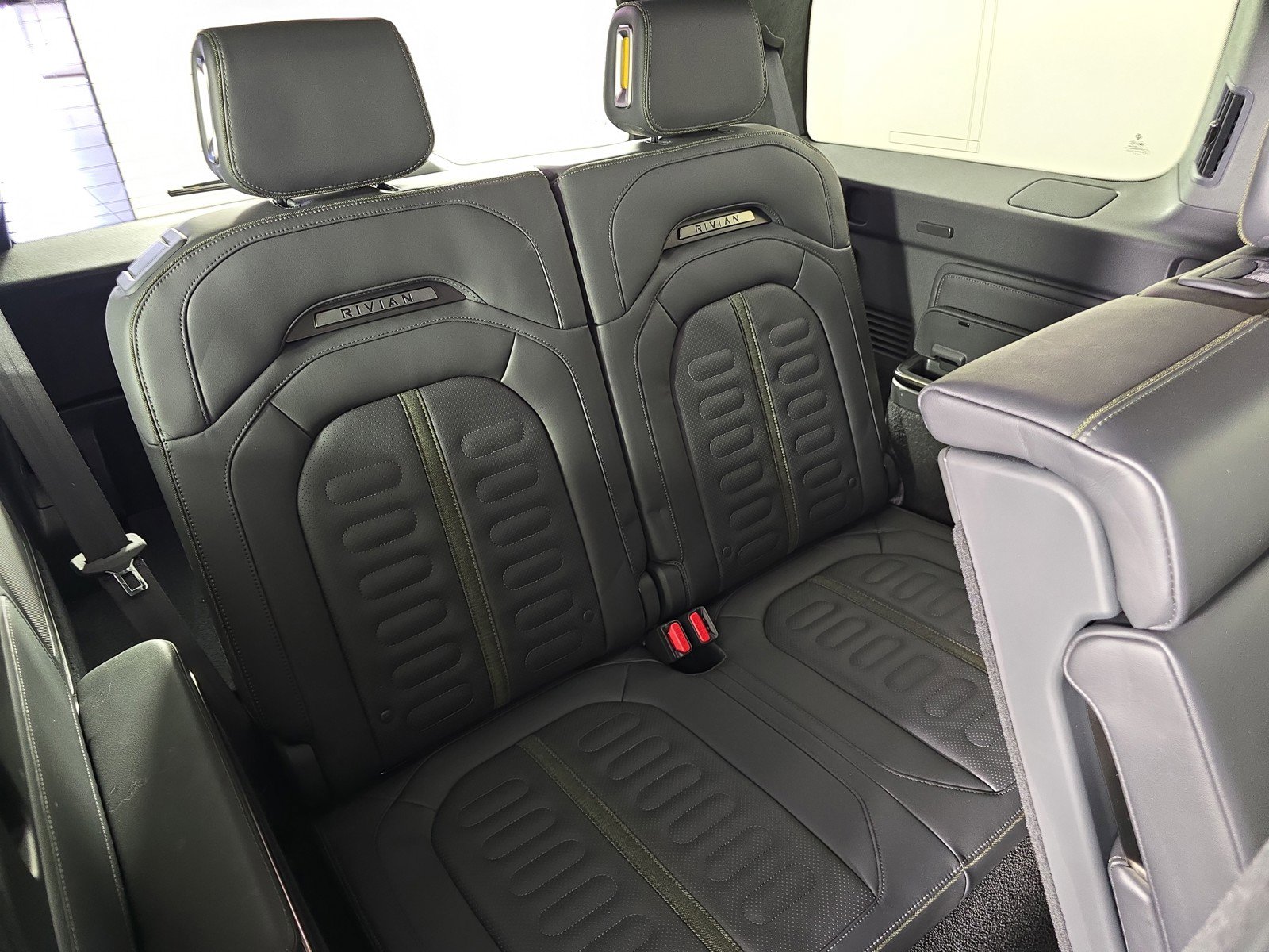 Used 2023 Rivian R1S Adventure image 26