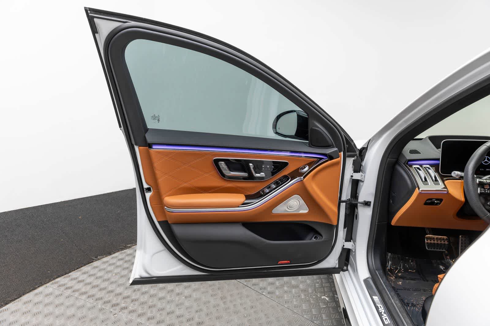Used 2025 Mercedes-Benz S 63 AMG S w/ Rear Seat Package image 27