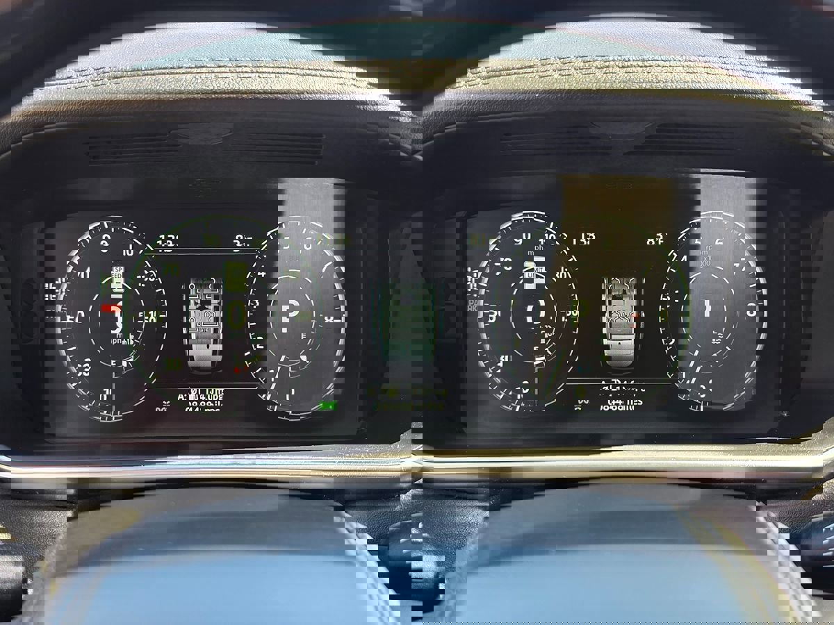 Used 2017 Land Rover Range Rover HSE image 32