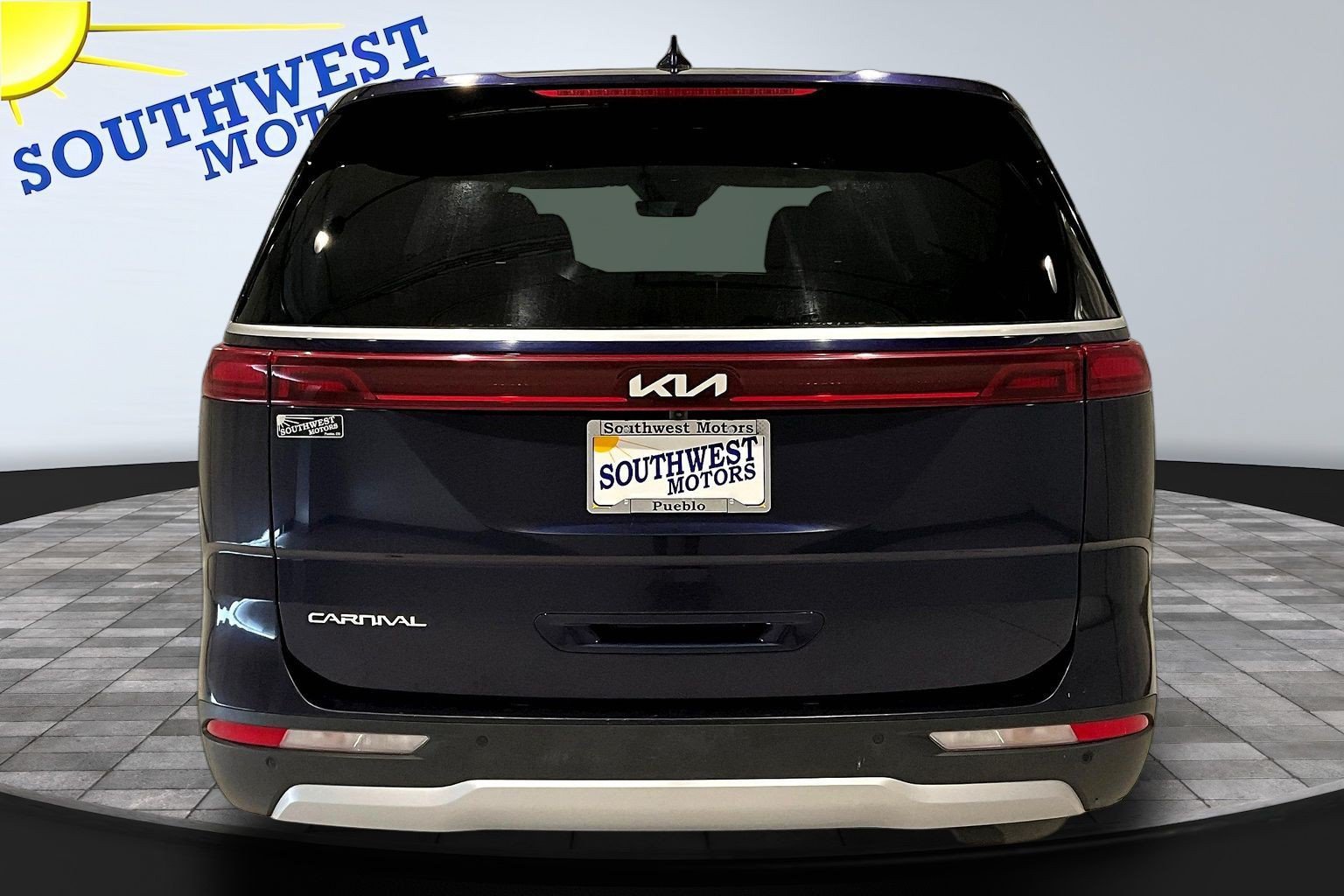 Used 2023 Kia Carnival LX FWD image 6