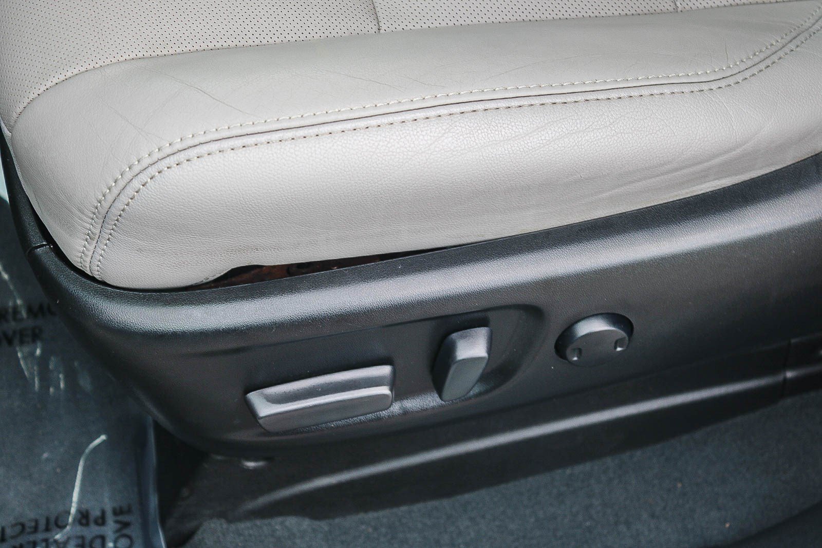 Used 2020 Toyota Sienna Limited Premium w/ Carpet Mat Package FWD image 22