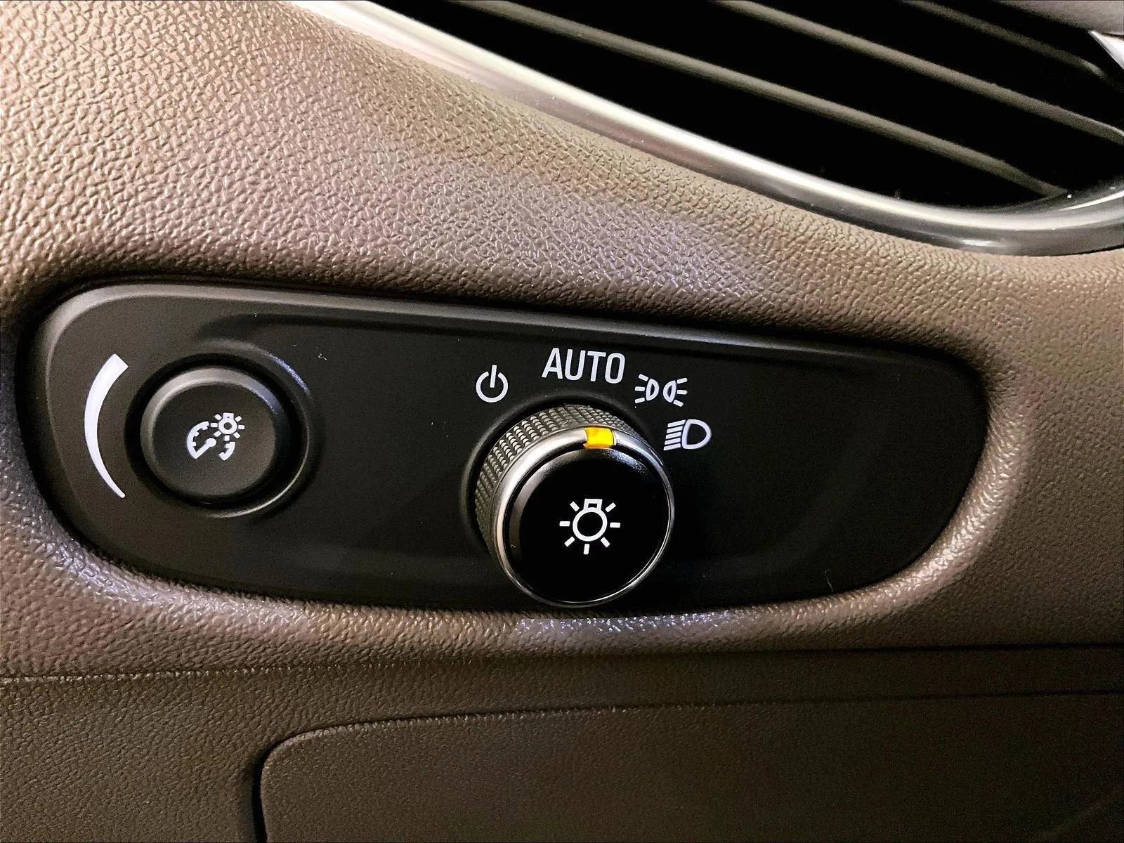 Used 2019 Chevrolet Malibu LT w/ Leather Package image 30