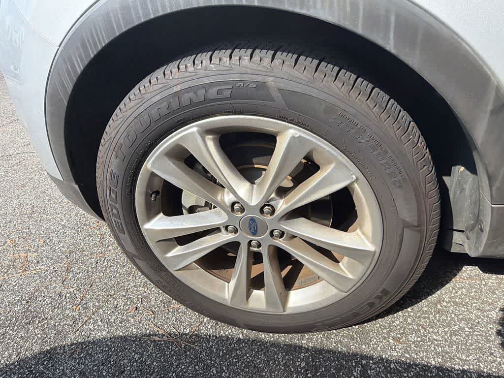 Used 2018 Ford Explorer XLT w/ Equipment Group 202A FWD image 7