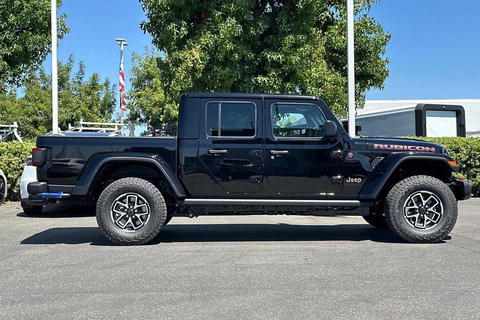 New 2026 Jeep Gladiator Rubicon w/ Steel Power Dome Hood Package AWD/4WD image 2