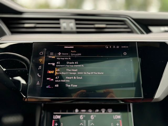 Used 2023 Audi e-tron S Prestige image 19