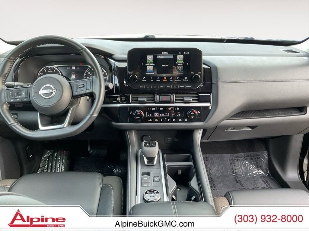 Used 2025 Nissan Pathfinder SL AWD/4WD image 10