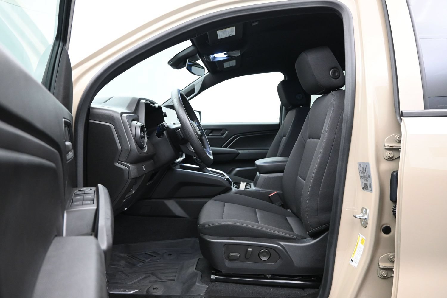 Used 2024 Chevrolet Colorado Trail Boss w/ Advanced Trailering Package AWD/4WD image 9
