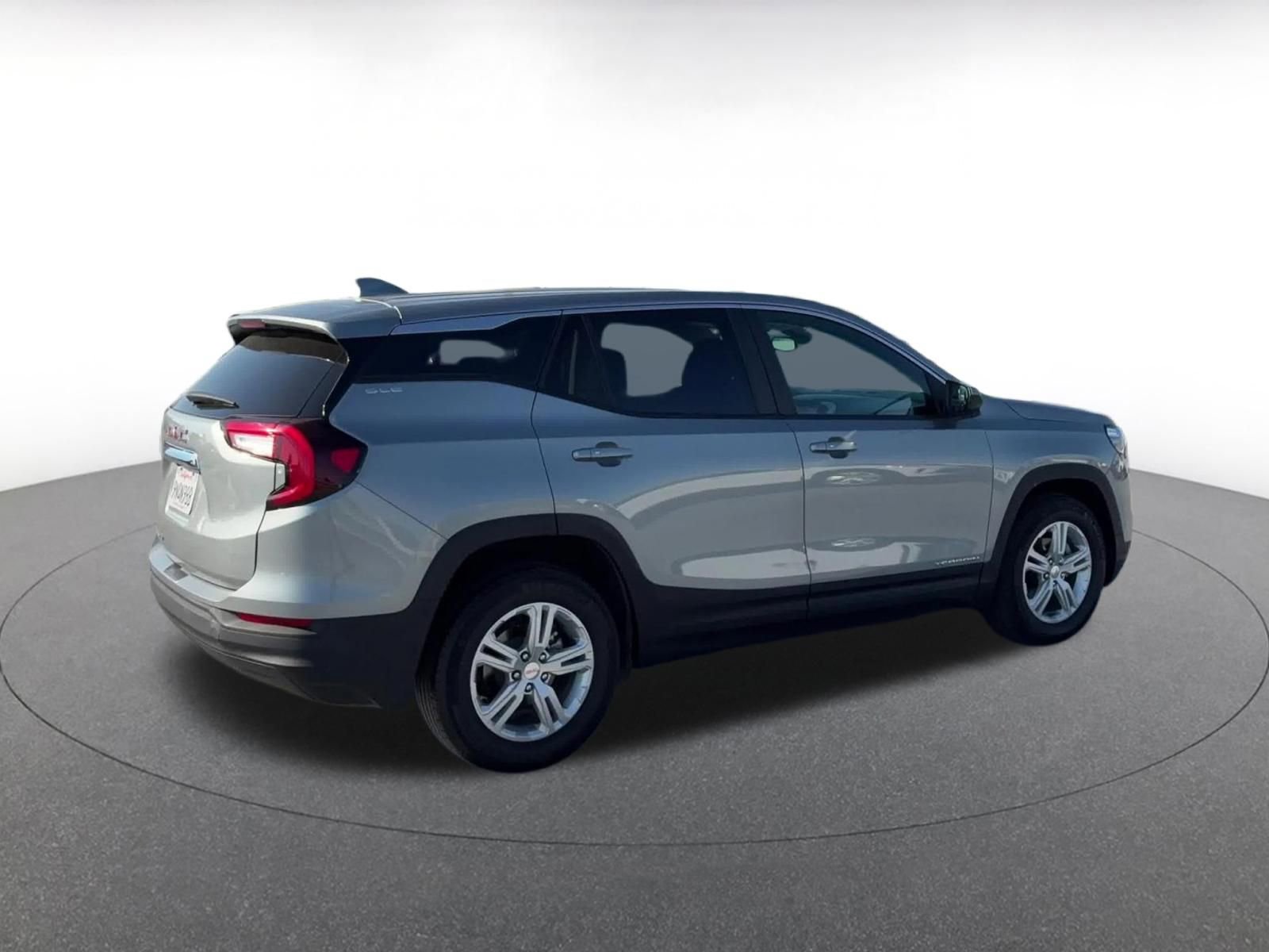 Used 2024 GMC Terrain SLE FWD image 15
