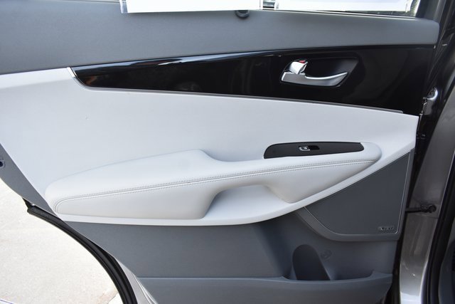 Used 2018 Kia Sorento SX image 36