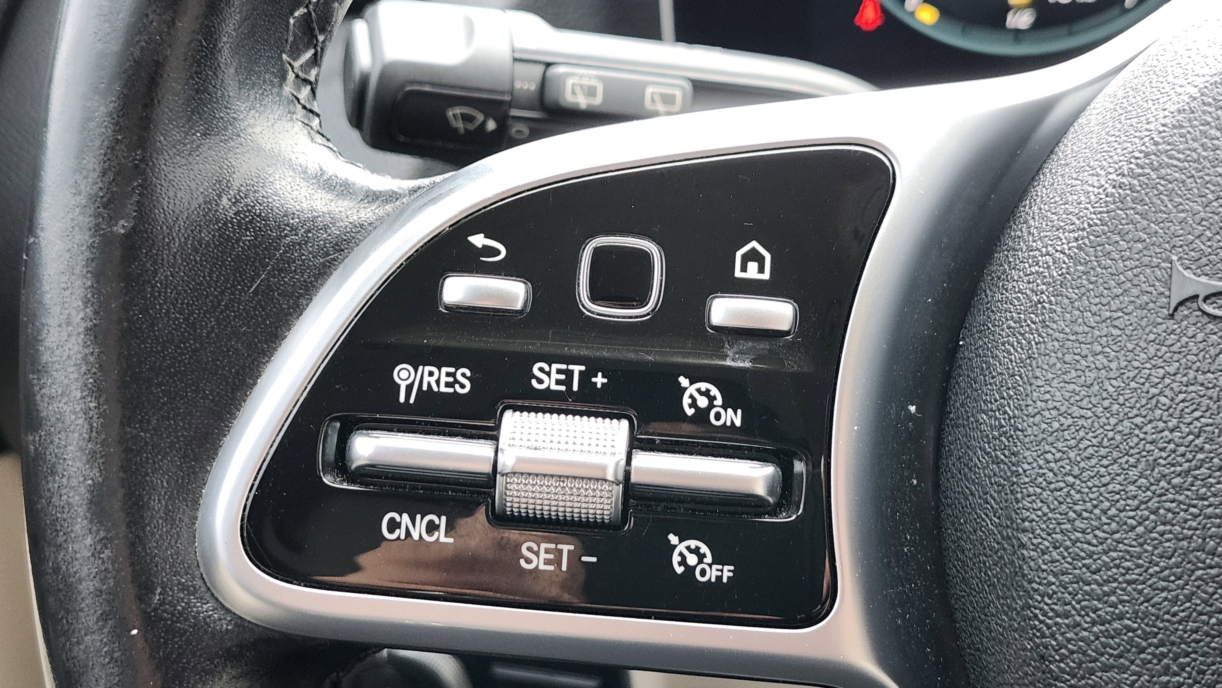 Used 2021 Mercedes-Benz GLA 250 4MATIC w/ Premium Package image 36