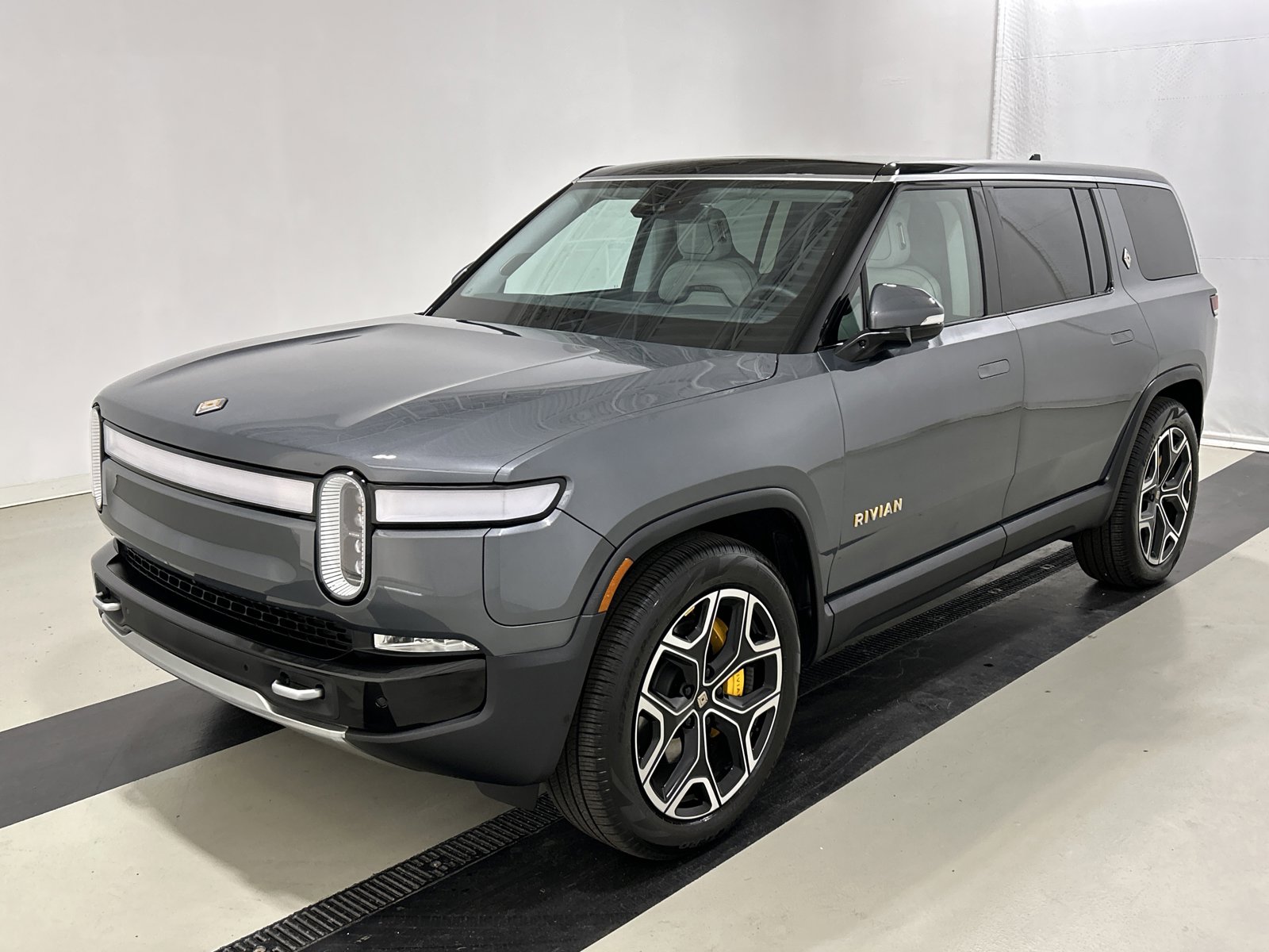 Used 2024 Rivian R1S Adventure