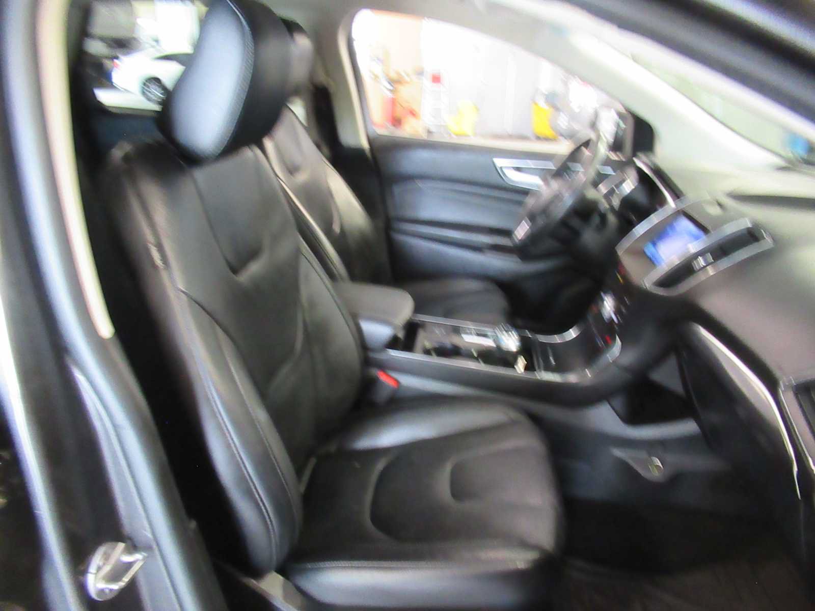Used 2020 Ford Edge Titanium FWD image 23