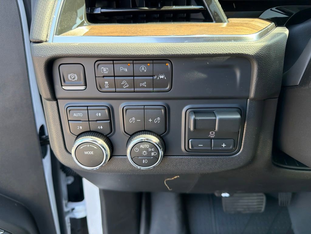 New 2026 Chevrolet Suburban High Country w/ Sun And Tow Package AWD/4WD image 24