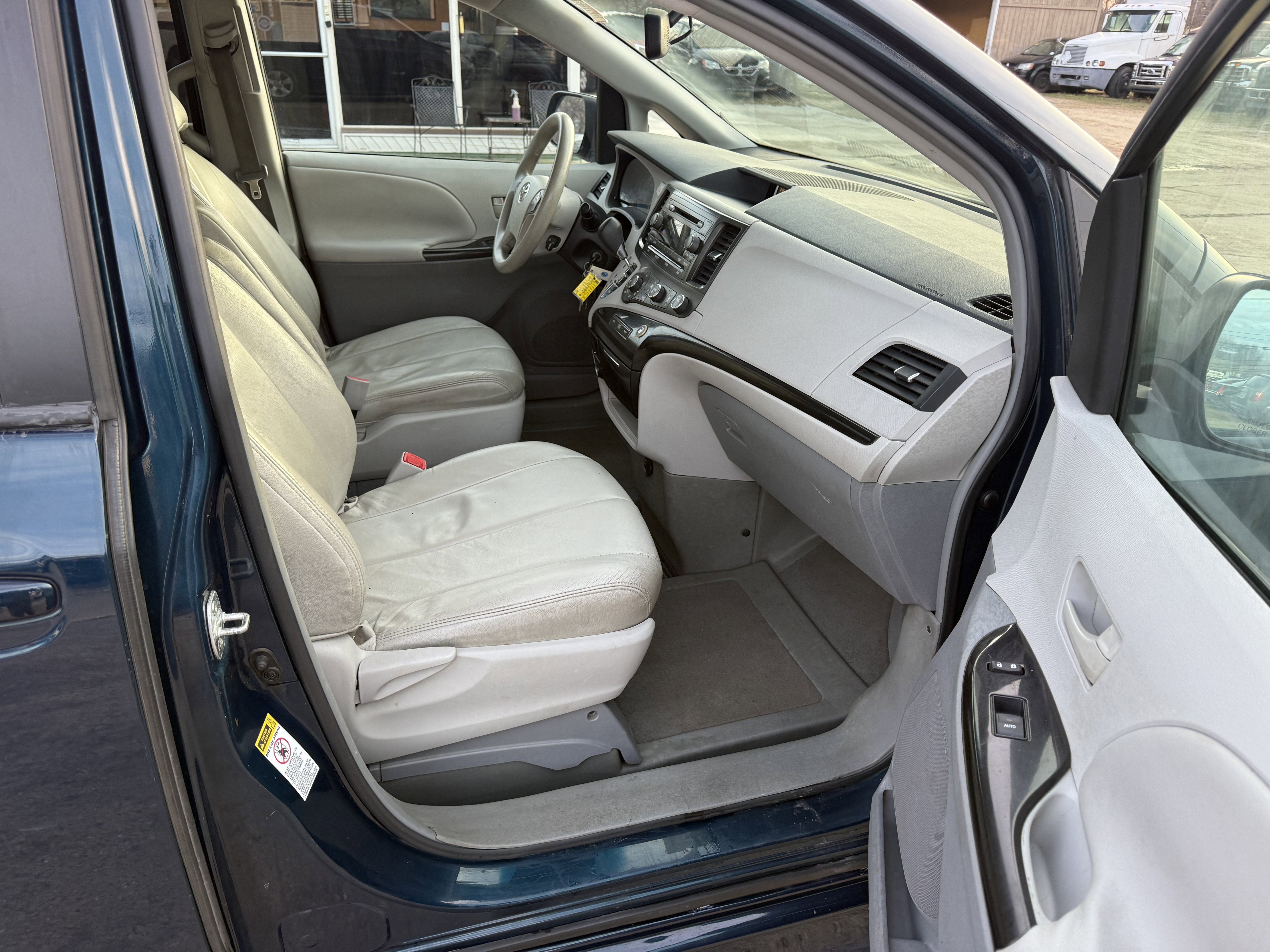 Used 2011 Toyota Sienna LE image 12