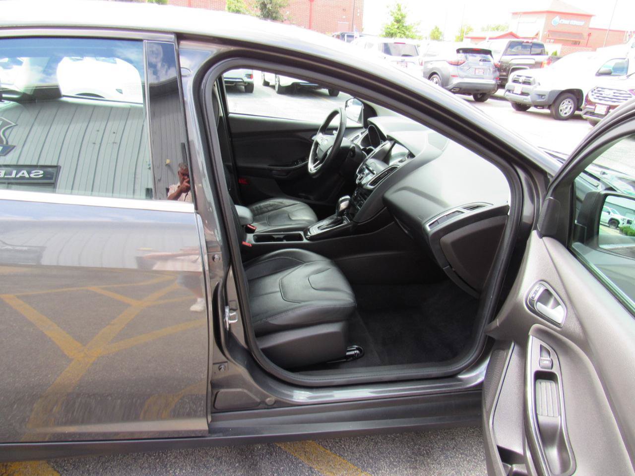 Used 2017 Ford Focus Titanium FWD image 34